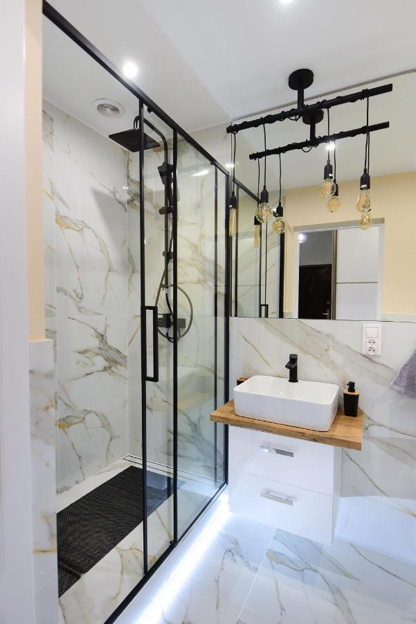 Apartament Przy Fontannach Lägenhet Gliwice Exteriör bild