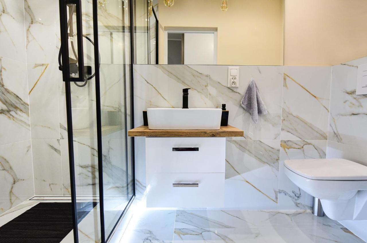 Apartament Przy Fontannach Lägenhet Gliwice Exteriör bild